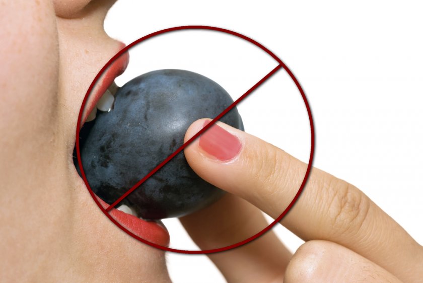 Первые четыре недели есть сливы не стоит