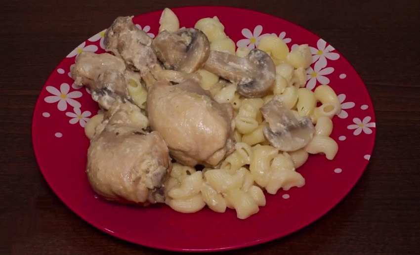 Куриное филе с шампиньонами и зеленью в мультиварке – кулинарный рецепт