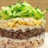 Класичний рецепт салату з куркою, грибами і яйцями 