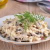 Рецепт салату з курячою грудкою і консервованими грибами