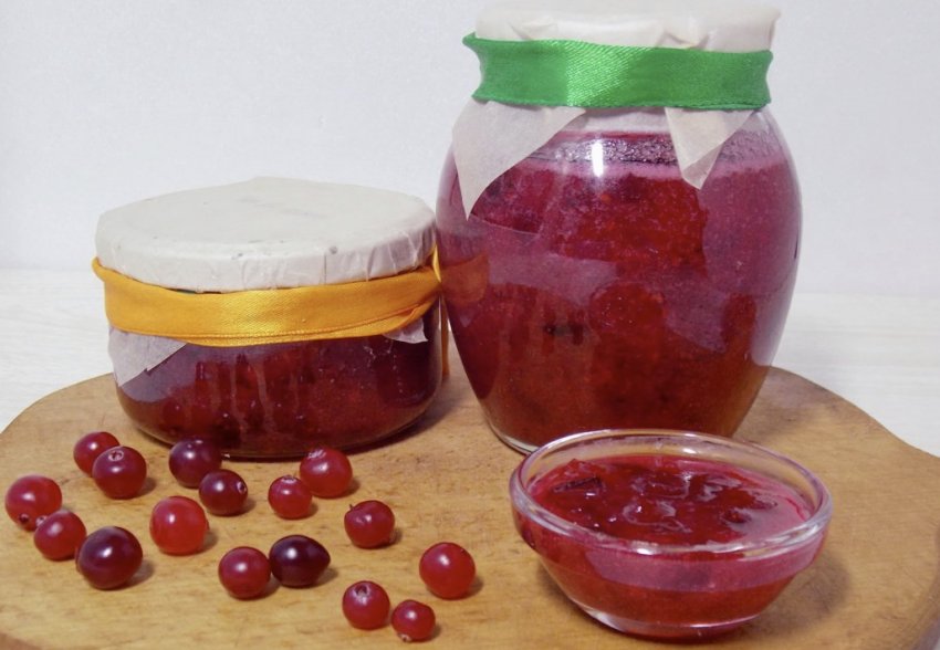 клюква созревает в каком месяце. 101853.pudnzo.850. клюква созревает в каком месяце фото. клюква созревает в каком месяце-101853.pudnzo.850. картинка клюква созревает в каком месяце. картинка 101853.pudnzo.850. Клюква обладает насыщенным кисло-сладким вкусом и множеством полезных свойств. Она считается одной из наиболее редких и дорогостоящих ягод. Клюква является ценным источником витаминов, микро- и макроэлементов, аминокислот и антиоксидантов. Правильная и своевременная заготовка клюквы поможет на весь год обеспечить семью вкусными и полезными плодами. Но для того чтобы ягоды принесли максимум пользы для здоровья нужно учитывать, когда собирают клюкву и как это правильно делать.