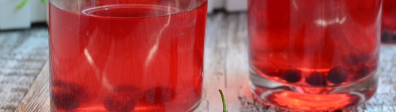 Рецепт компоту з червоної смородини на зиму