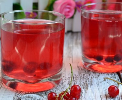 Рецепт компоту з червоної смородини на зиму