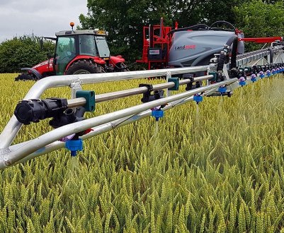 Українські розробники представили новий обприскувач