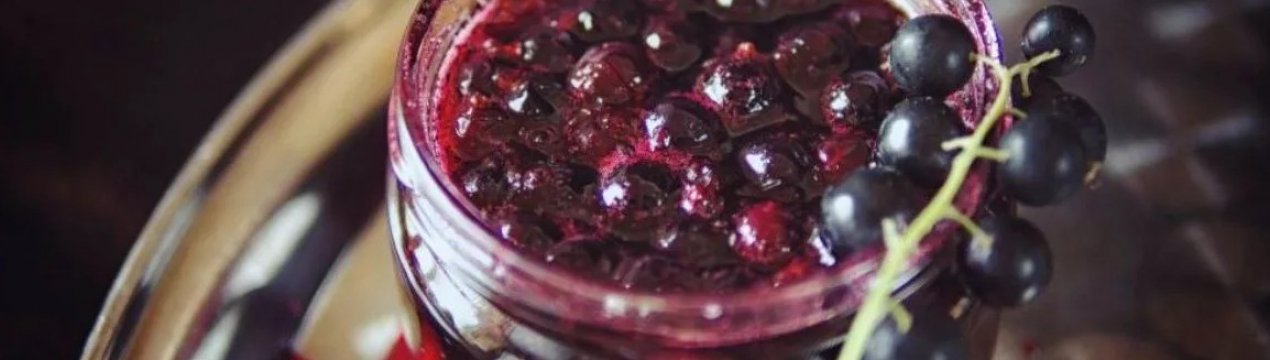 Можно ли варить варенье из замороженных ягод смородины. . Можно ли варить варенье из замороженных ягод смородины фото. Можно ли варить варенье из замороженных ягод смородины-. картинка Можно ли варить варенье из замороженных ягод смородины. картинка . Вкусное и полезное варенье любит каждый. Приготовить лакомство для своих любимых домочадцев – это еще и психологическое наслаждение. Варенье из смородины особенно любят дети. А сварить лакомство можно из свежих плодов и из замороженных.