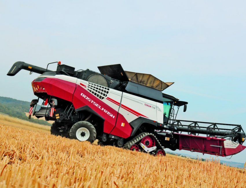 «Ростсільмаш» похвалився унікальним «майже безпілотним» комбайном