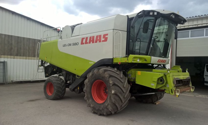 На поле у Львівській області загорівся комбайн На поле у Львівській області загорівся комбайн