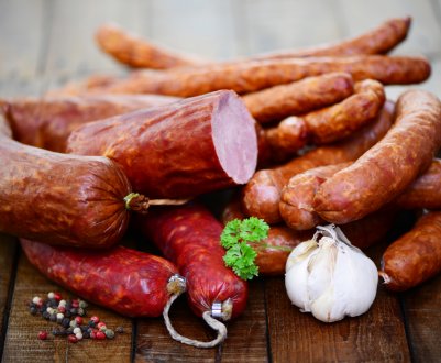 У Сибіру приготували гігантську ковбасу з 60 кг яловичини і 50 кг свинини