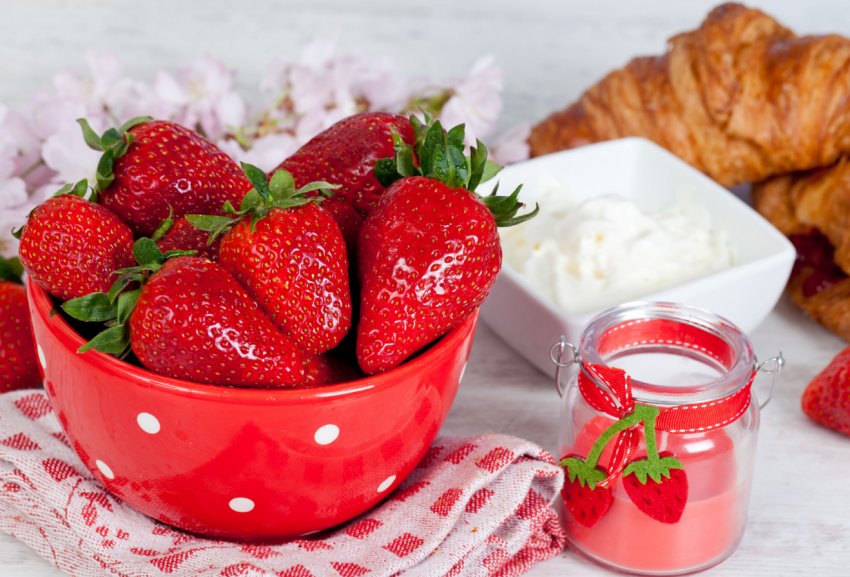 Іспанські роботи допомагають збирати полуницю в Каліфорнії Іспанські роботи допомагають збирати полуницю в Каліфорнії