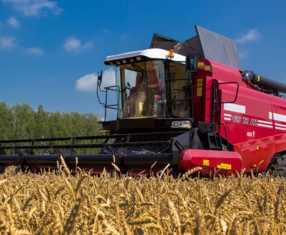 У Рівненській області згорів комбайн