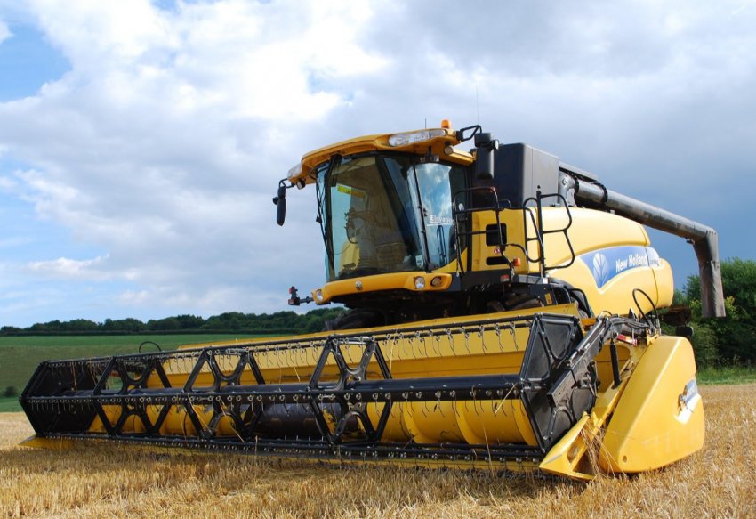 В Рівненській області згорів комбайн В Рівненській області згорів комбайн