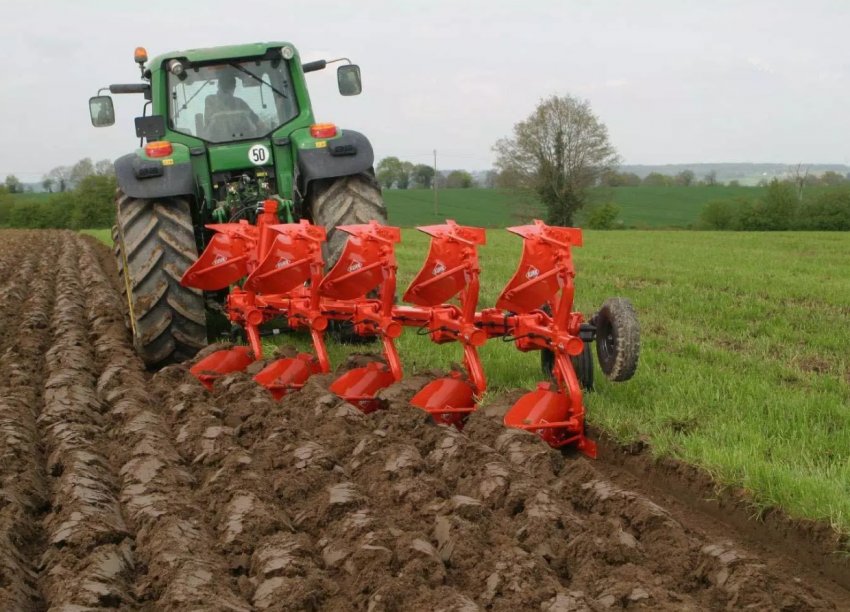 В Україні пройшли змагання по оранці