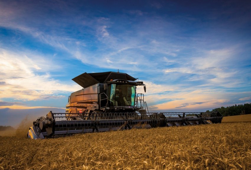 В Черкаській області продемонстрували комбайн Fendt IDEAL 9T В Черкаській області продемонстрували комбайн Fendt IDEAL 9T