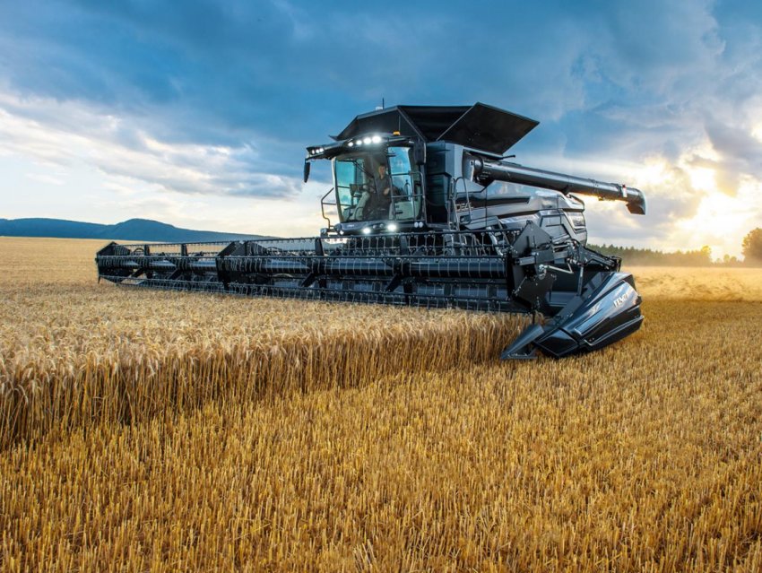 В Черкаській області продемонстрували комбайн Fendt IDEAL 9T В Черкаській області продемонстрували комбайн Fendt IDEAL 9T