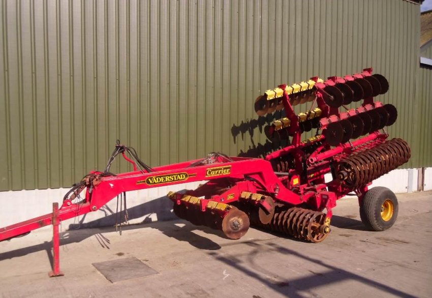 Нова дискова борона Väderstad Carrier 500 вийшла на поля Харківської області