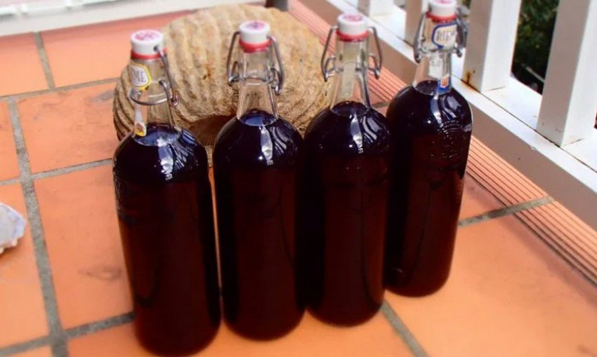 Зберігання наливки з шовковиці Зберігання наливки з шовковиці