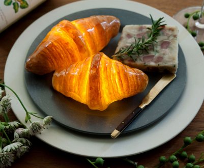 Японка перетворює праці хліборобів у унікальні світильники