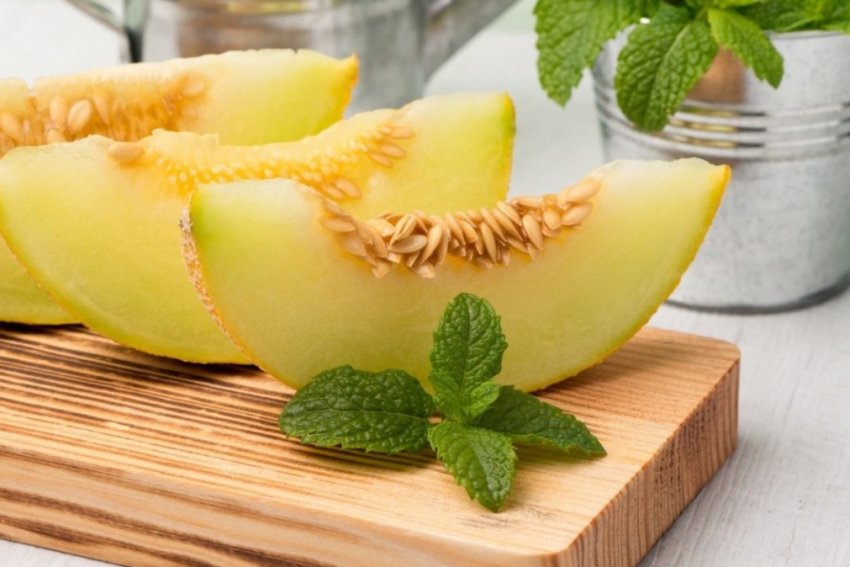 Японські аграрії роблять унікальним диням масаж і захищають їх шапочками від сонця Японські аграрії роблять унікальним диням масаж і захищають їх шапочками від сонця