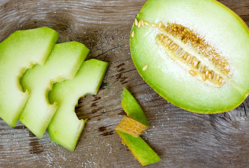 Японські аграрії роблять унікальним диням масаж і захищають їх шапочками від сонця Японські аграрії роблять унікальним диням масаж і захищають їх шапочками від сонця