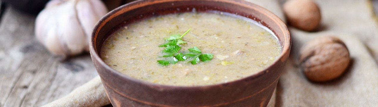 Смачний суп харчо з волоськими горіхами