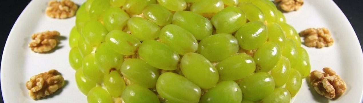 Приготування салату "Тіффані" з виноградом і волоськими горіхами