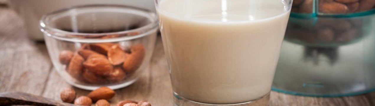 Мигдальне молоко: рецепт приготування в домашніх умовах, за допомогою блендера