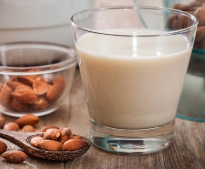 Мигдальне молоко: рецепт приготування в домашніх умовах, за допомогою блендера