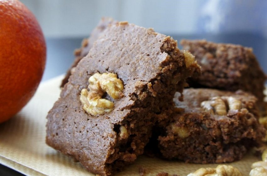 Апельсиновий брауні з волоськими горіхами Апельсиновий брауні з волоськими горіхами