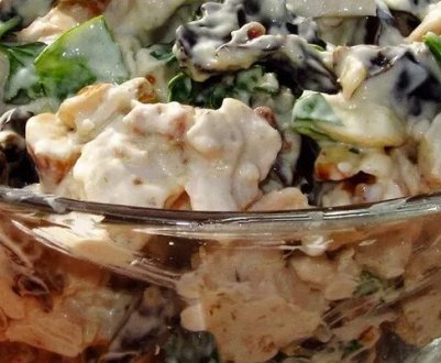 Рецепт салату з волоськими горіхами та чорносливом