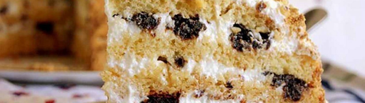 Смачний медовик із волоськими горіхами