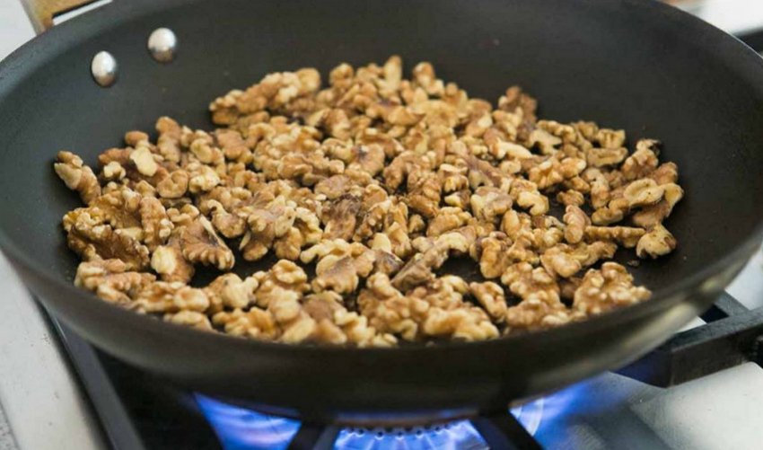 Смажені волоські горіхи Смажені волоські горіхи