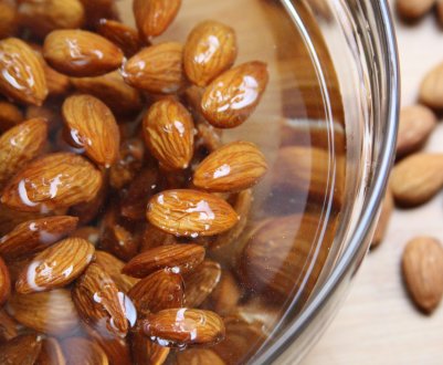 Замочування мигдалю