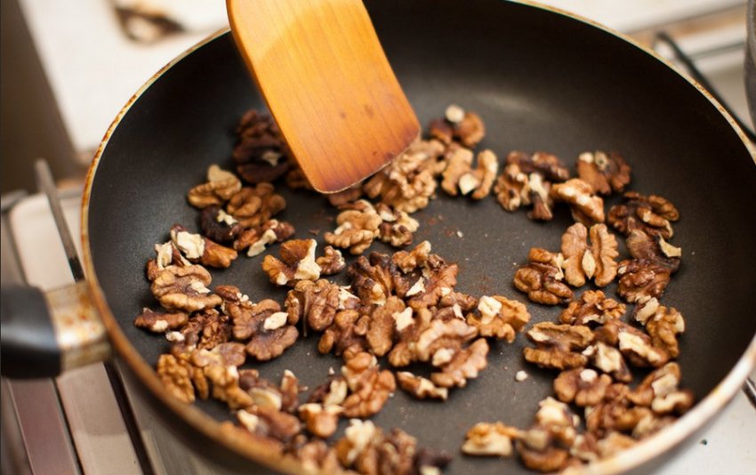 Підсмажування волоських горіхів Підсмажування волоських горіхів
