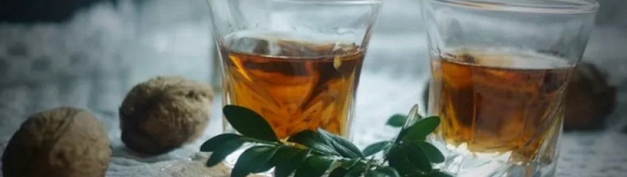 Як правильно приготувати настоянки на самогоні та волоських горіхах