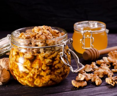 Волоські горіхи з додаванням меду, рецепт