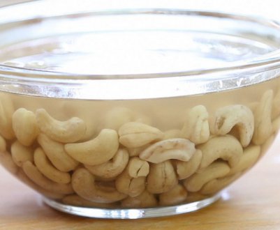 Замочування горіхів кешью