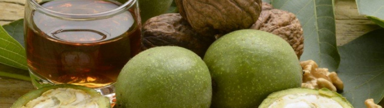 Рецепт настоянки на шкаралупі волоських горіхів на самогоні