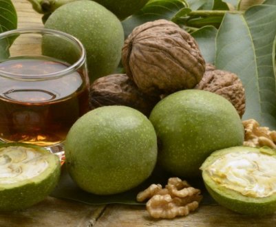 Рецепт настоянки на шкаралупі волоських горіхів на самогоні