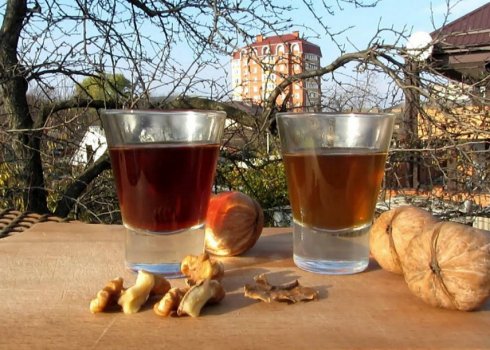 Настоянка з перегородок волоського горіха на горілці, користь і шкода