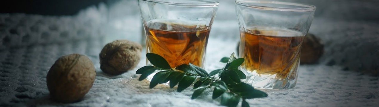 Рецепт приготування настоянки на самогоні та перегородках волоського горіха