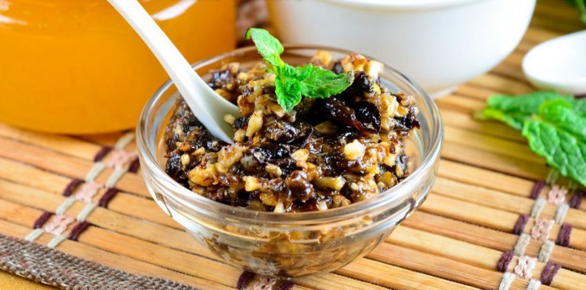 Сухофрукты с мёдом и орехами