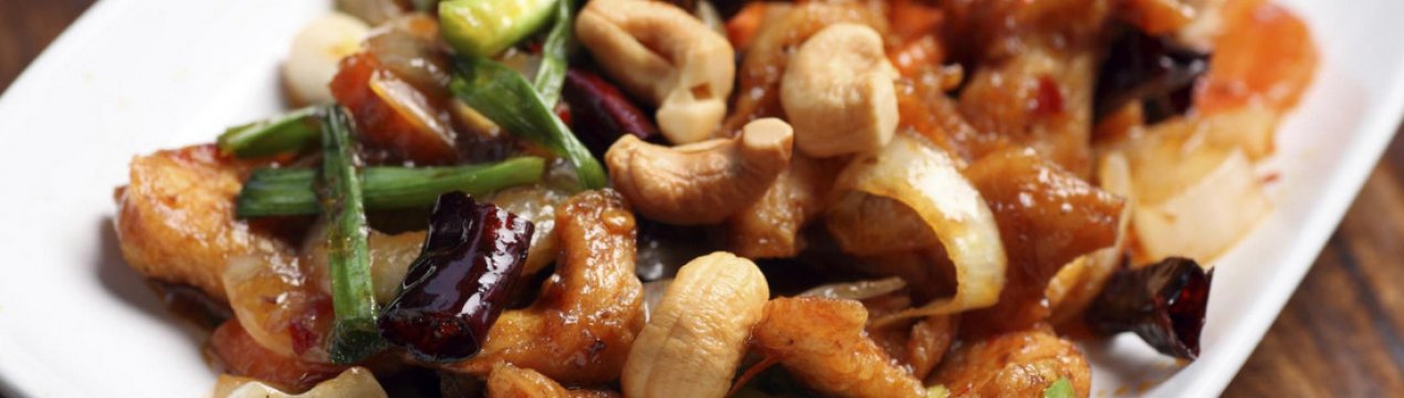 курица с болгарским перцем и кешью. . курица с болгарским перцем и кешью фото. курица с болгарским перцем и кешью-. картинка курица с болгарским перцем и кешью. картинка . Курица с кешью, об этом блюде мне рассказал один знакомый китаец. Я живу в Благовещенске на границе с Китаем. Прямо через Амур напротив нашего города расположен китайский город ХэйХэ и мы часто проводим там выходные, да и в самом Благовещенске китайских ресторанов больше чем всех других вместе взятых. Поэтому я буду часто рассказывать о блюдах китайской кухни у себя на блоге.