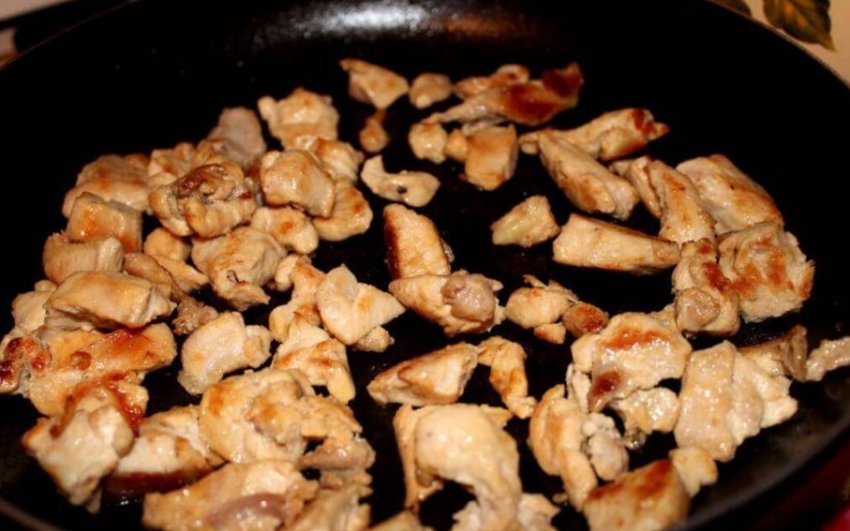 курица с болгарским перцем и кешью. 114181.pwumoc.850. курица с болгарским перцем и кешью фото. курица с болгарским перцем и кешью-114181.pwumoc.850. картинка курица с болгарским перцем и кешью. картинка 114181.pwumoc.850. Курица с кешью, об этом блюде мне рассказал один знакомый китаец. Я живу в Благовещенске на границе с Китаем. Прямо через Амур напротив нашего города расположен китайский город ХэйХэ и мы часто проводим там выходные, да и в самом Благовещенске китайских ресторанов больше чем всех других вместе взятых. Поэтому я буду часто рассказывать о блюдах китайской кухни у себя на блоге.