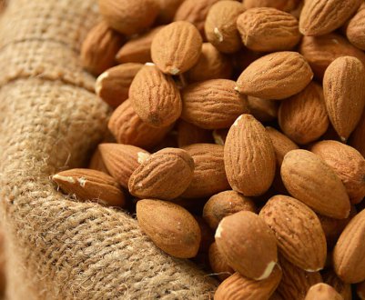 Скільки важить один горіх мигдалю без шкаралупи, в грамах