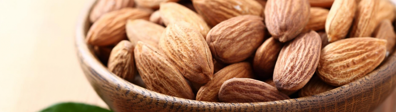 Користь і шкода мигдалю для жінок, як його застосовувати