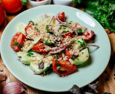 Приготування грузинського салату з волоськими горіхами