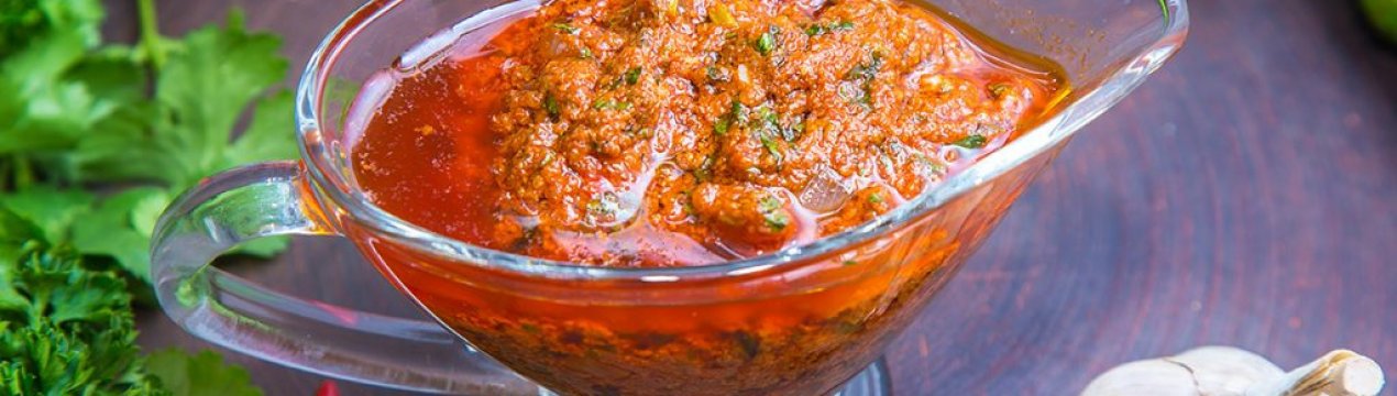 Рецепт аджики з пекучого перцю з волоськими горіхами