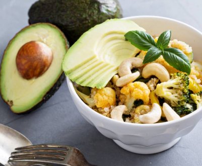 Приготування салату з кеш'ю