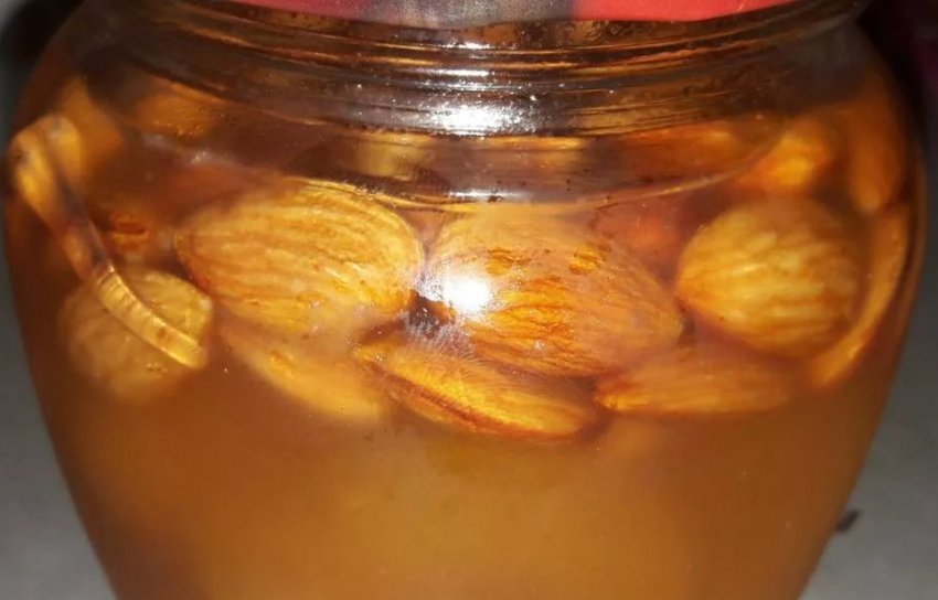 Варення з абрикосів із мигдалем Варення з абрикосів із мигдалем