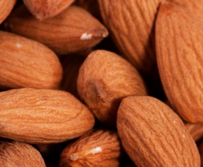 Скільки можна і потрібно їсти горіхів мигдалю в день